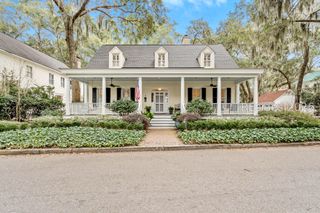 8 Waterside Dr, Beaufort, SC 29907