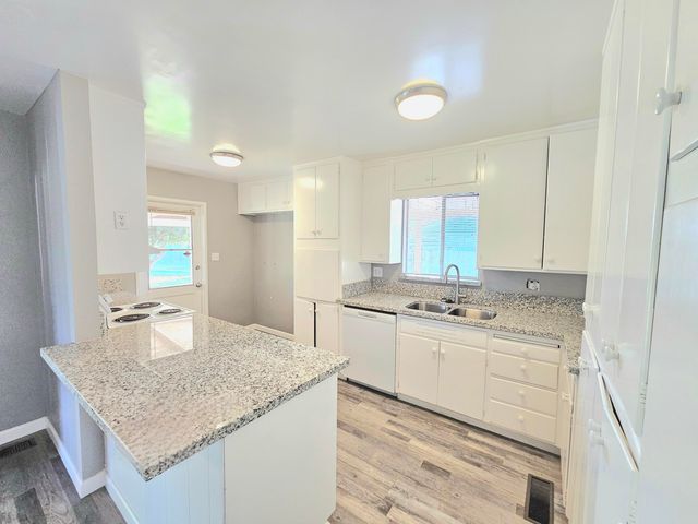 211 E Gail Avenue, Tulare, CA 93274