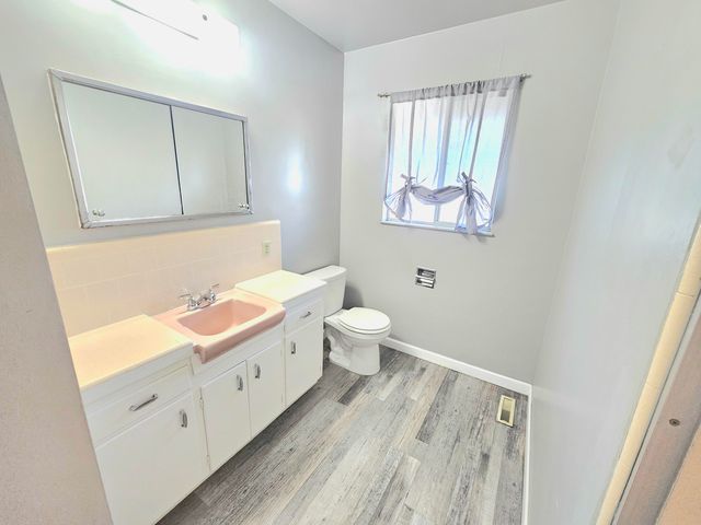 211 E Gail Avenue, Tulare, CA 93274