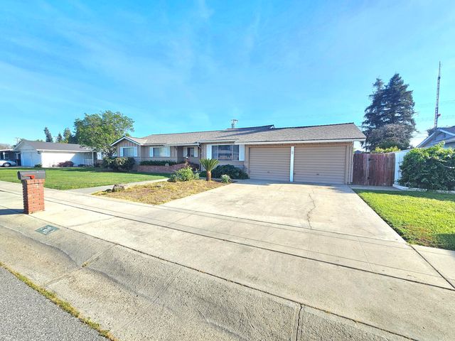 211 E Gail Avenue, Tulare, CA 93274