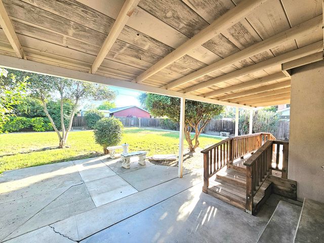 211 E Gail Avenue, Tulare, CA 93274