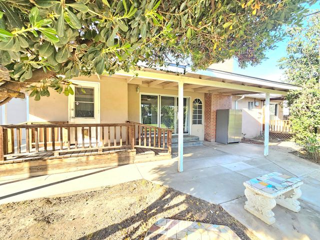 211 E Gail Avenue, Tulare, CA 93274