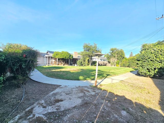 211 E Gail Avenue, Tulare, CA 93274