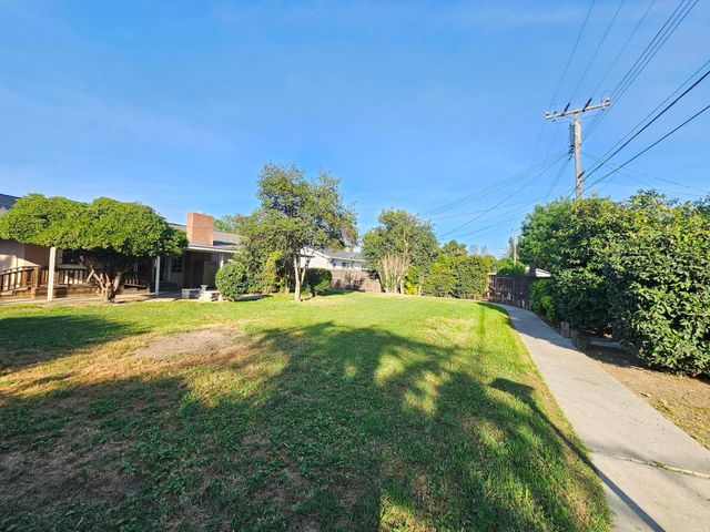 211 E Gail Avenue, Tulare, CA 93274