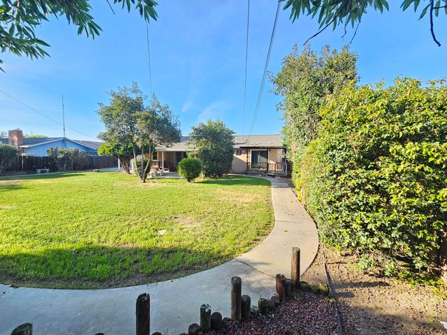 211 E Gail Avenue, Tulare, CA 93274
