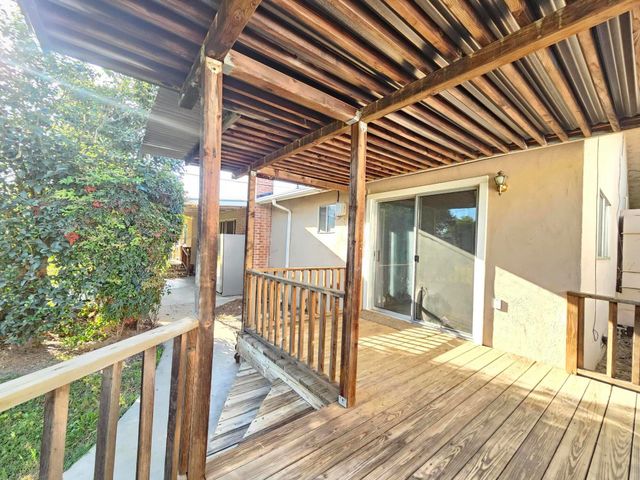 211 E Gail Avenue, Tulare, CA 93274