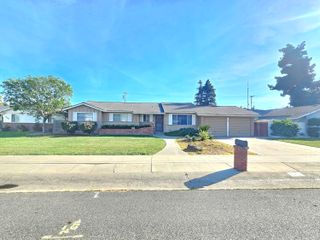 211 E Gail Avenue, Tulare, CA 93274