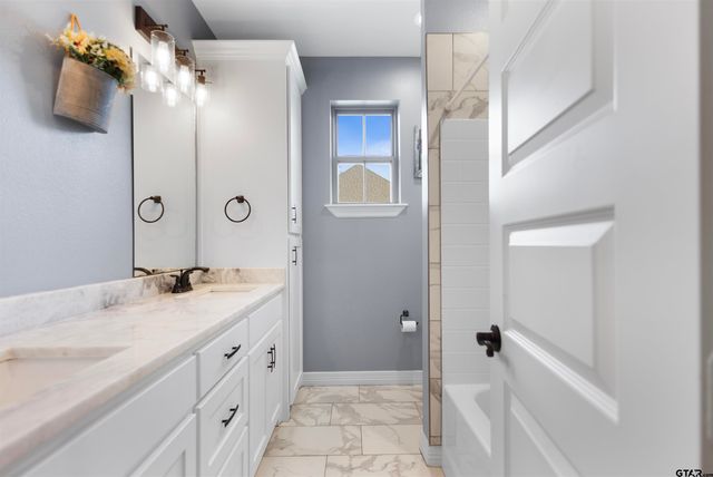 18341 Timber Oaks Drive, Lindale, TX 75771