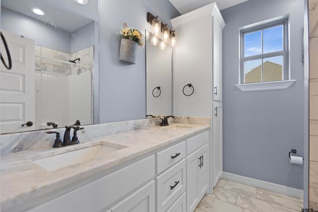 18341 Timber Oaks Drive, Lindale, TX 75771