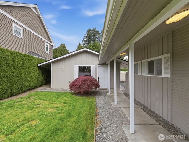 1302 E Lakeshore Drive, Lake Stevens, WA 98258