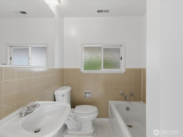 1302 E Lakeshore Drive, Lake Stevens, WA 98258