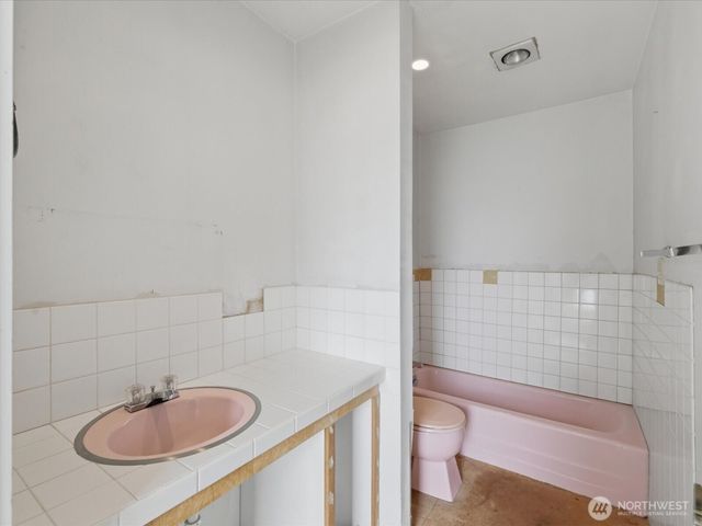 1302 E Lakeshore Drive, Lake Stevens, WA 98258