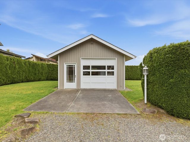 1302 E Lakeshore Drive, Lake Stevens, WA 98258