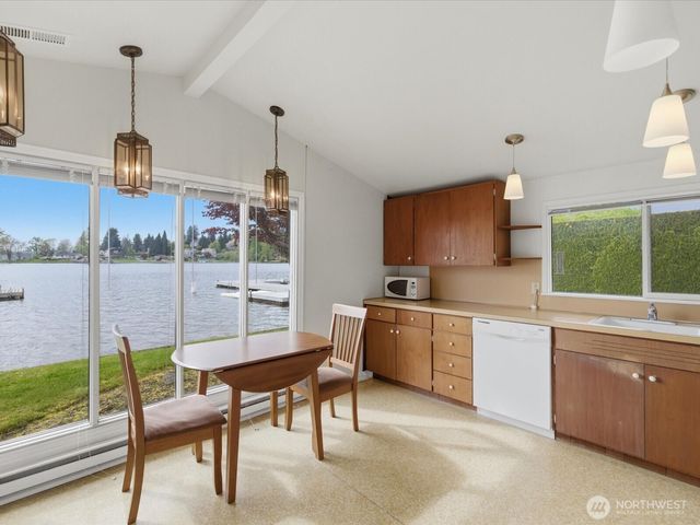 1302 E Lakeshore Drive, Lake Stevens, WA 98258