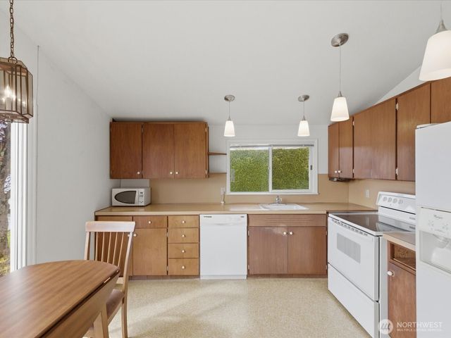 1302 E Lakeshore Drive, Lake Stevens, WA 98258