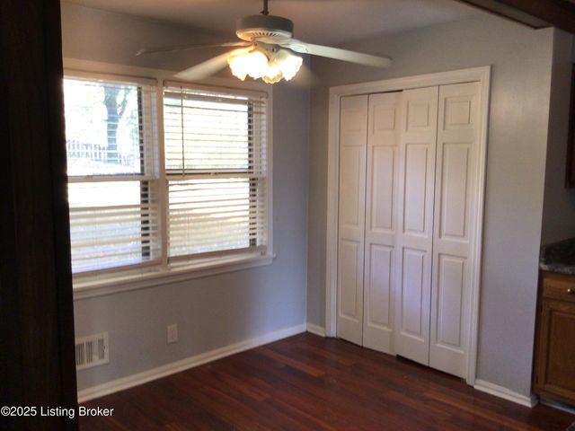 9203 Windsor Park Dr, Louisville, KY 40272