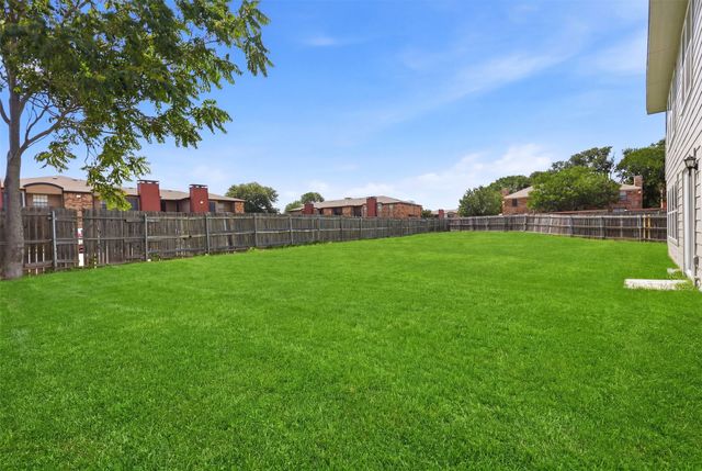 7301 Moon Ridge Court, Fort Worth, TX 76133