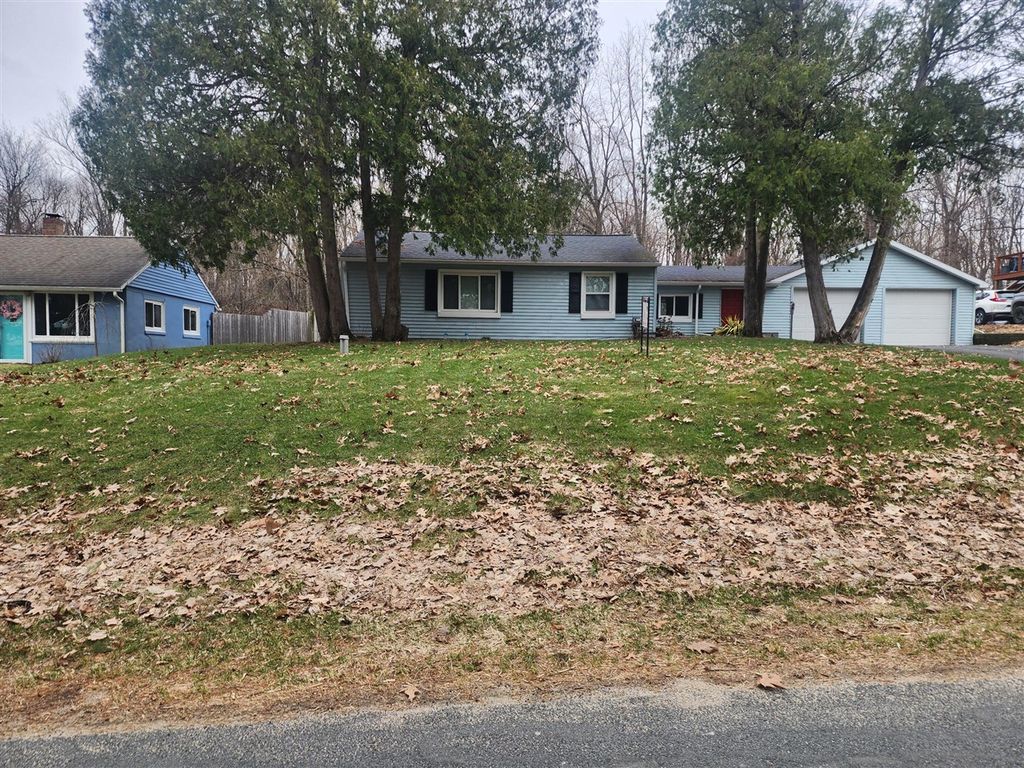 8778 E Gull Lake Drive, Augusta, MI 49012