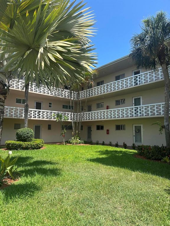 2812 S Garden Dr 304, Lake Worth, FL 33461