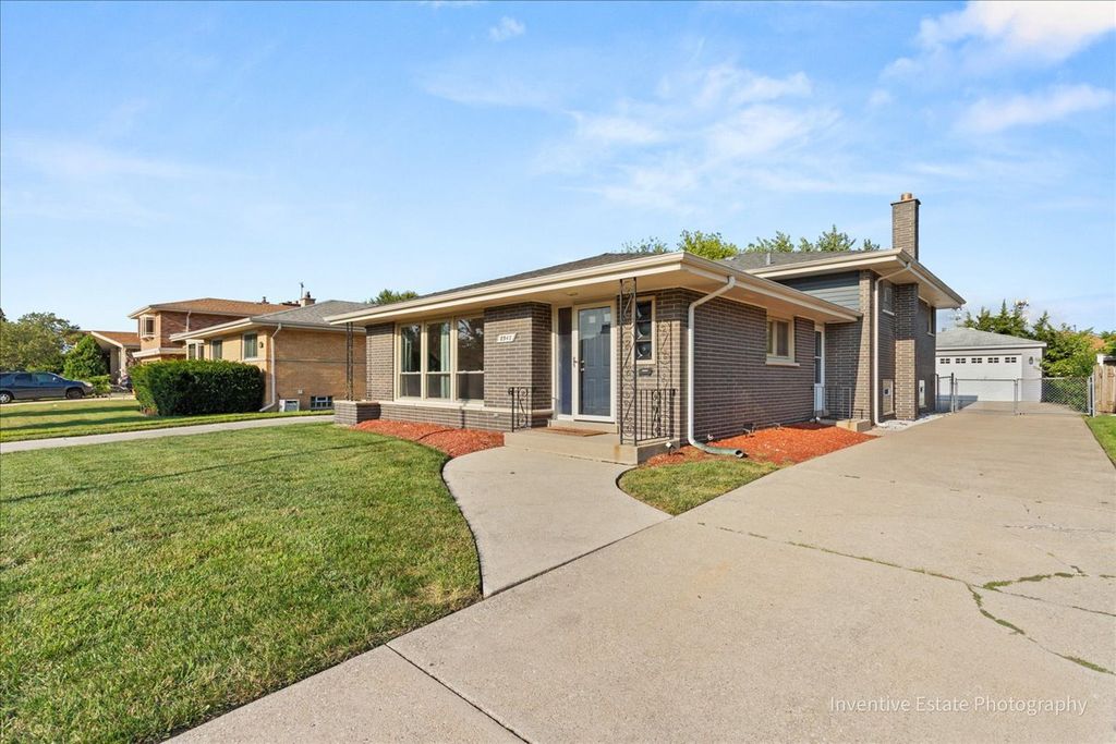 8943 S Richmond Avenue, Evergreen Park, IL 60805