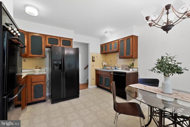 1043 CAROLYN DR, West Chester, PA 19382