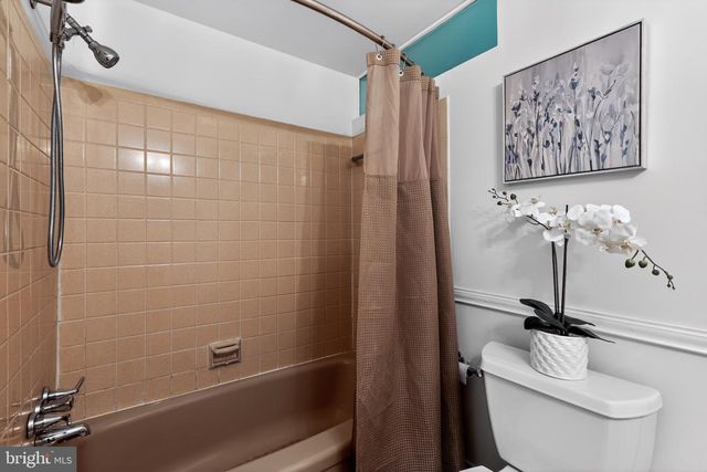 1043 CAROLYN DR, West Chester, PA 19382