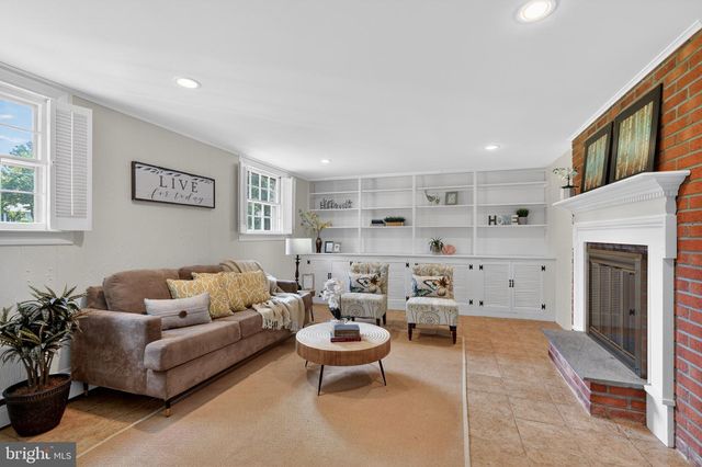 1043 CAROLYN DR, West Chester, PA 19382