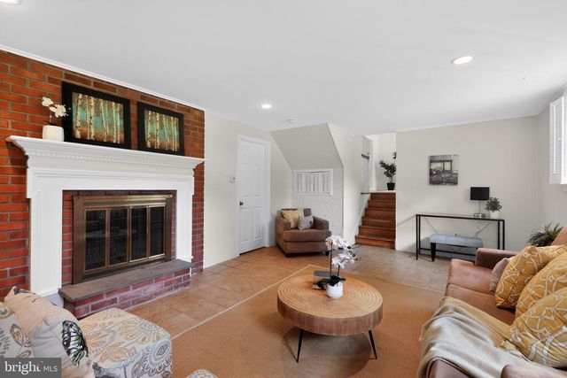 1043 CAROLYN DR, West Chester, PA 19382