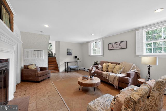 1043 CAROLYN DR, West Chester, PA 19382
