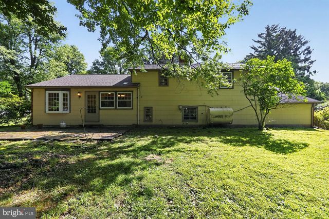 1043 CAROLYN DR, West Chester, PA 19382