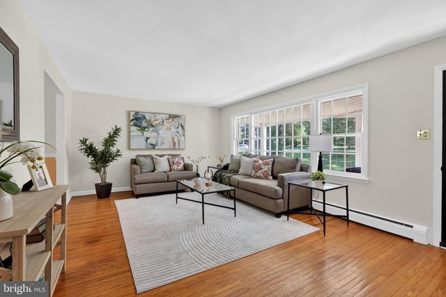 1043 CAROLYN DR, West Chester, PA 19382