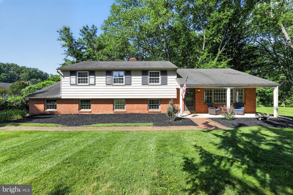 1043 CAROLYN DR, West Chester, PA 19382