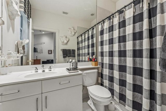 3828 Newhaven Lake Drive, Lake Worth, FL 33449