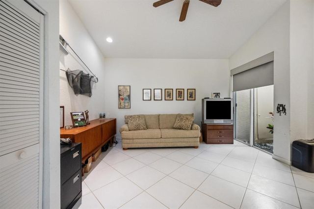 3828 Newhaven Lake Drive, Lake Worth, FL 33449