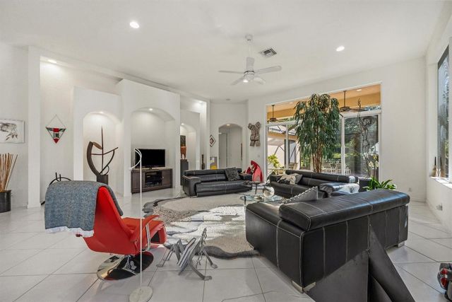 3828 Newhaven Lake Drive, Lake Worth, FL 33449