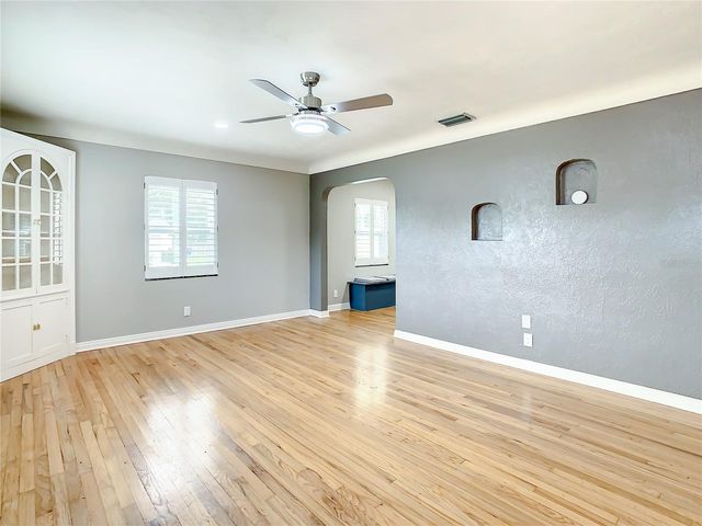 5400 3RD AVENUE N, St Petersburg, FL 33710