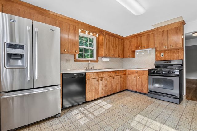 5 Robert Sproul Rd, Medfield, MA 02052