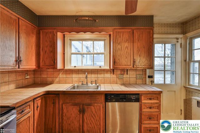 1104 Raymond Avenue, Bethlehem City, PA 18018