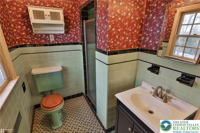 1104 Raymond Avenue, Bethlehem City, PA 18018