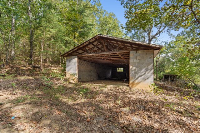 517 Oak Grove Road, Benton, TN 37307
