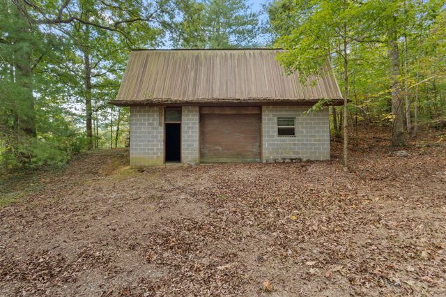 517 Oak Grove Road, Benton, TN 37307