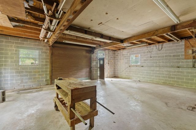 517 Oak Grove Road, Benton, TN 37307