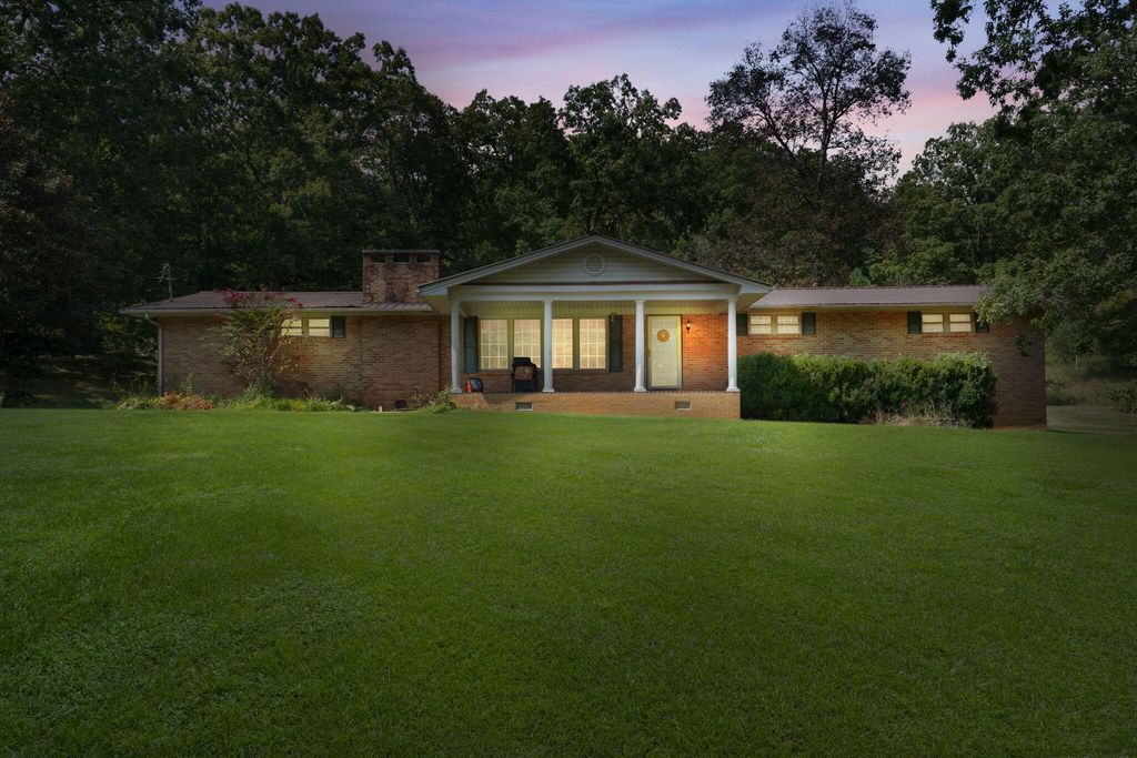 517 Oak Grove Road, Benton, TN 37307