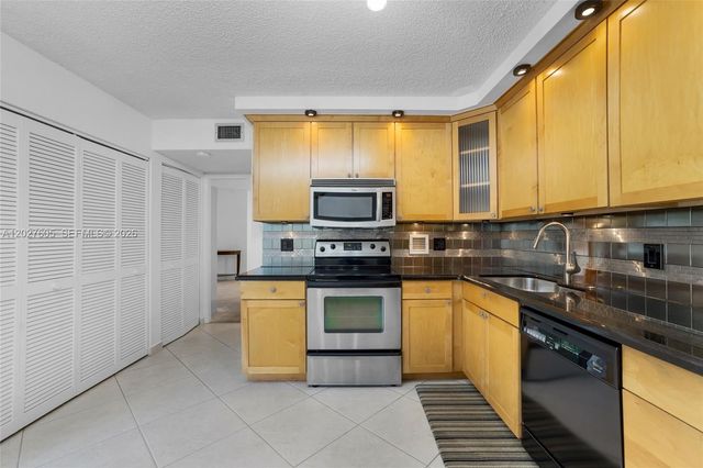 2814 N 46th Avenue H475, Hollywood, FL 33021