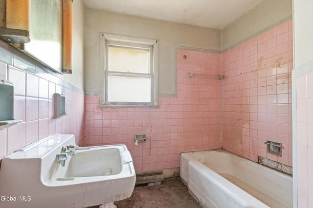 17 Crommelin Drive, Saratoga Springs, NY 12866