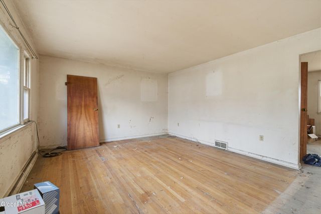 17 Crommelin Drive, Saratoga Springs, NY 12866