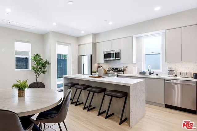 127 W Plymouth Street, Inglewood, CA 90302