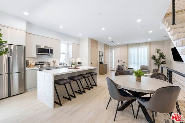 127 W Plymouth Street, Inglewood, CA 90302