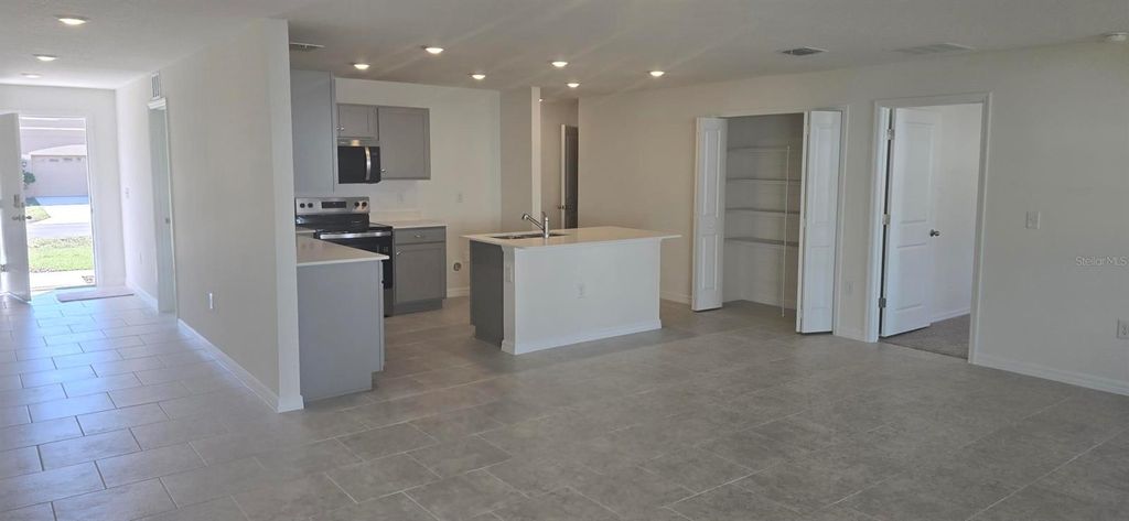 Image 2 of property listing at 184 ATHABASCA DRIVE, Poinciana, FL 34759