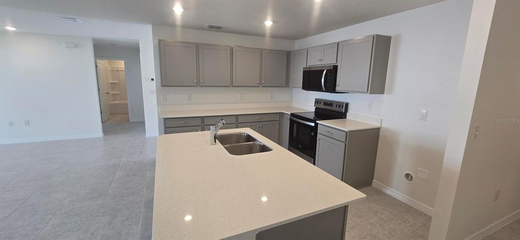 Image 3 of property listing at 184 ATHABASCA DRIVE, Poinciana, FL 34759